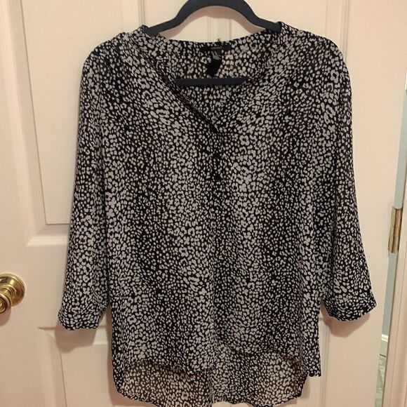 GUC black and white light blouse. Material is see through size M - Picture 1 of 3